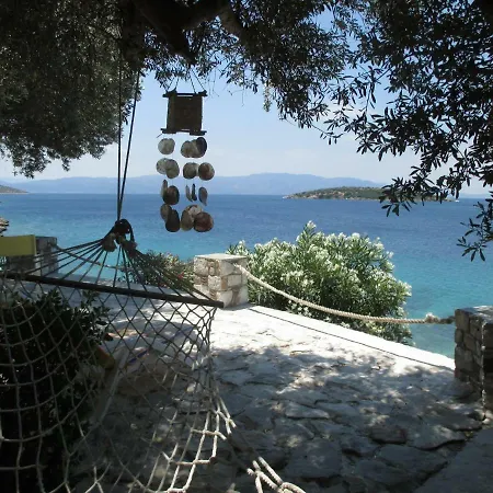 'old Olives' - Seafront Garden Flat