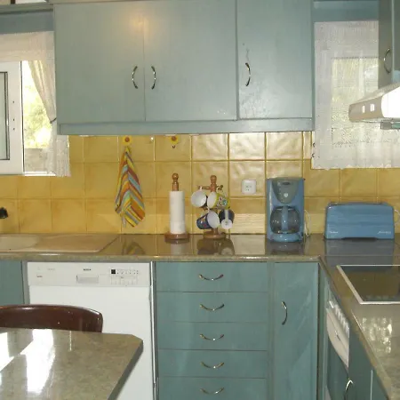 Дом отдыха 'old Olives' - Seafront Garden Flat Boufalo