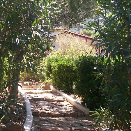 Tatil Evi 'old Olives' - Seafront Garden Flat
