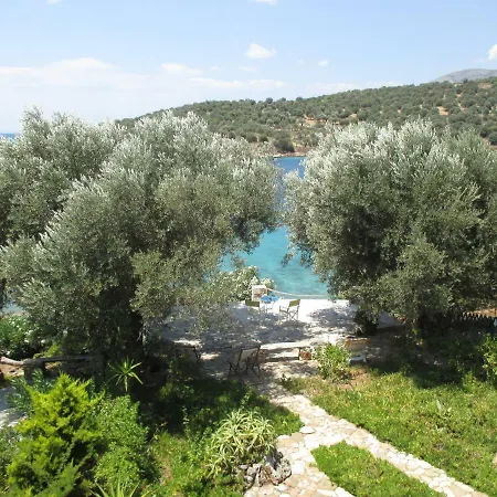 Дом отдыха 'old Olives' - Seafront Garden Flat Boufalo