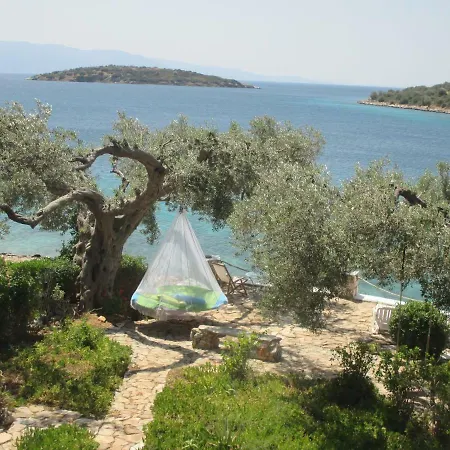 Дом отдыха 'old Olives' - Seafront Garden Flat Boufalo