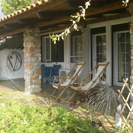 'old Olives' - Seafront Garden Flat Tatil Evi