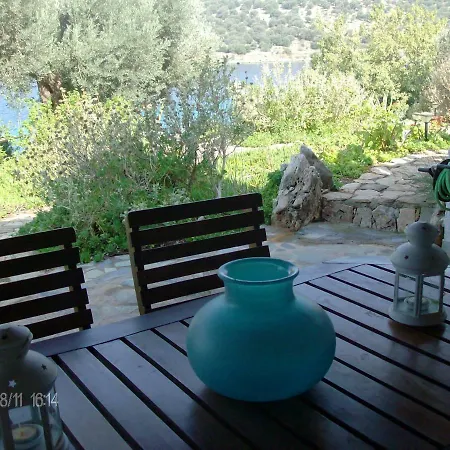 'old Olives' - Seafront Garden Flat * Boufalo