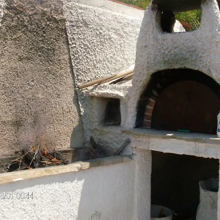 'old Olives' - Seafront Garden Flat Дом отдыха