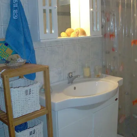 Tatil Evi 'old Olives' - Seafront Garden Flat Boufalo